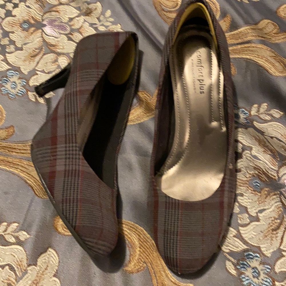 Comfort Plus houndstooth heels by Predictions .